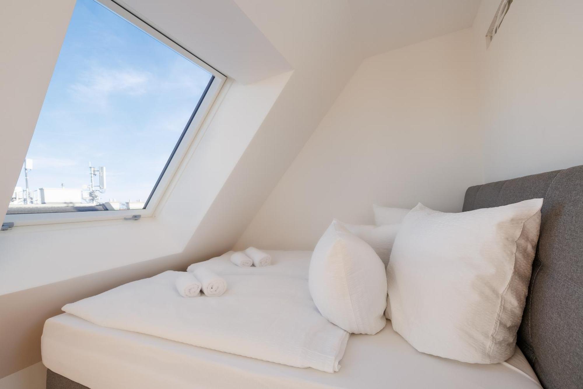 Symphony Apartments 40 - Modern Loft With Terrace And Grill In Central Location Viena Exterior foto