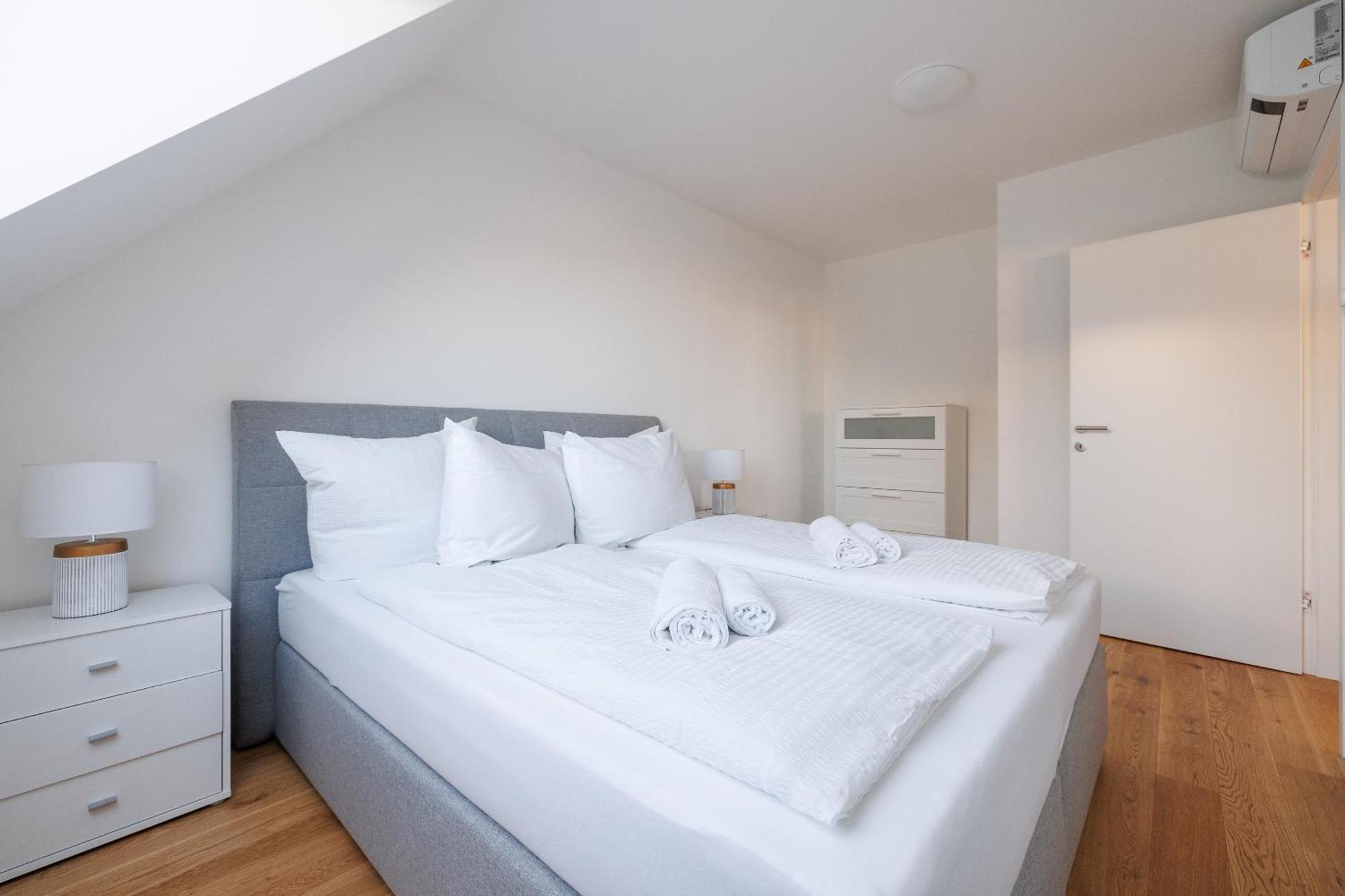 Symphony Apartments 40 - Modern Loft With Terrace And Grill In Central Location Viena Exterior foto