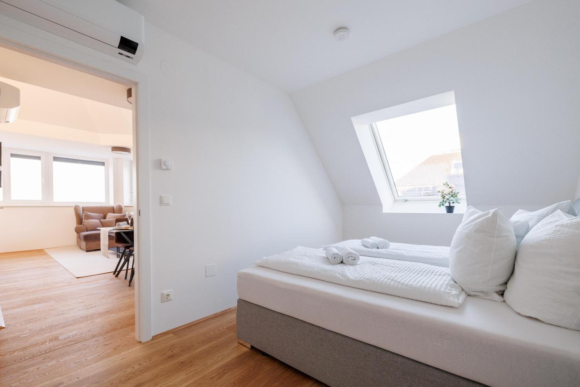 Symphony Apartments 40 - Modern Loft With Terrace And Grill In Central Location Viena Exterior foto