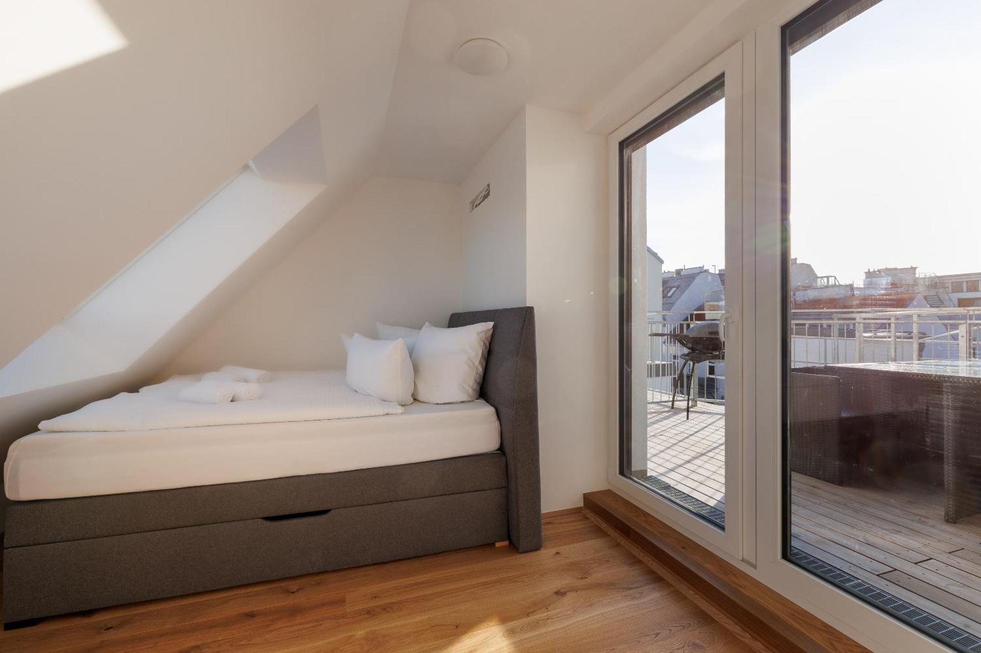 Symphony Apartments 40 - Modern Loft With Terrace And Grill In Central Location Viena Exterior foto