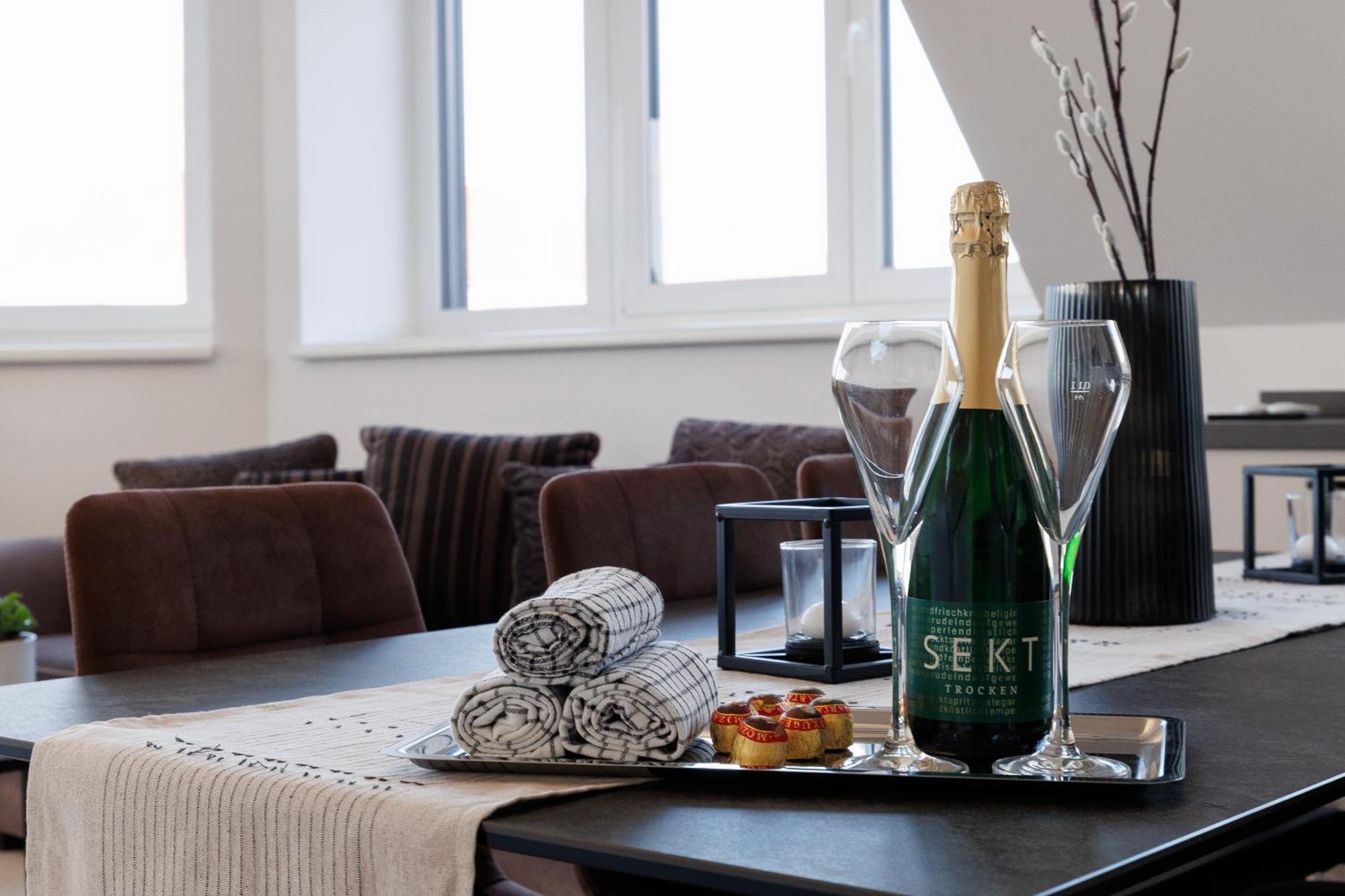 Symphony Apartments 40 - Modern Loft With Terrace And Grill In Central Location Viena Exterior foto